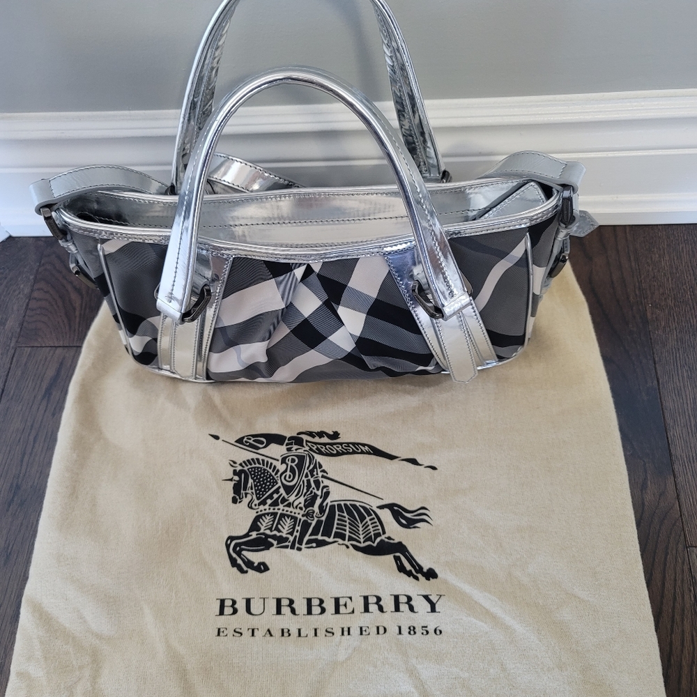 Burberry Handbag 👜